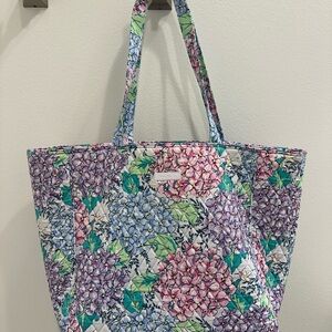 Vera Bradley Happy Hydrangeas Large Tote NWOT